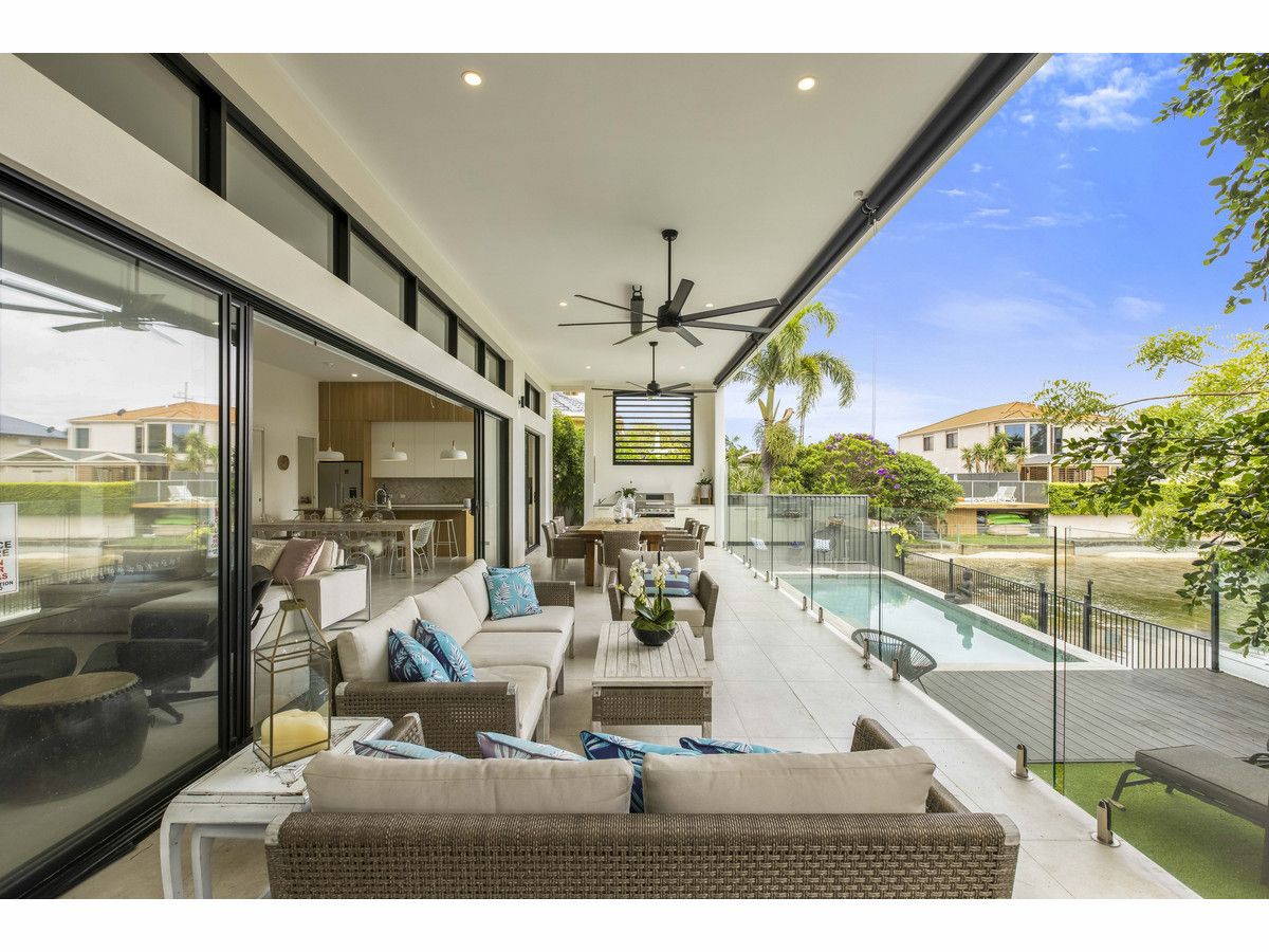 4 bedrooms House in 11 Merrimac Boulevard BROADBEACH WATERS QLD, 4218