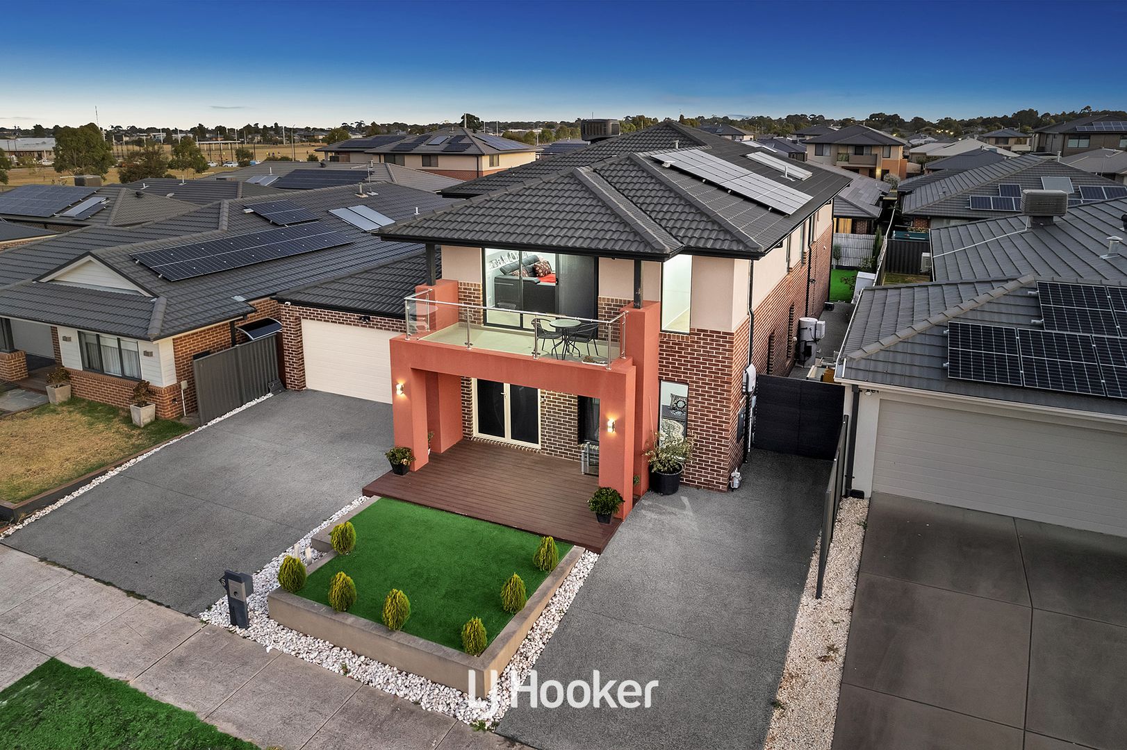 5 Tinnadice Road, Cranbourne East VIC 3977, Image 2