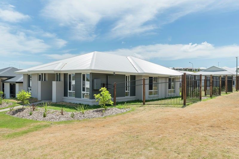4 bedrooms House in 22 Moonstone Street PIMPAMA QLD, 4209