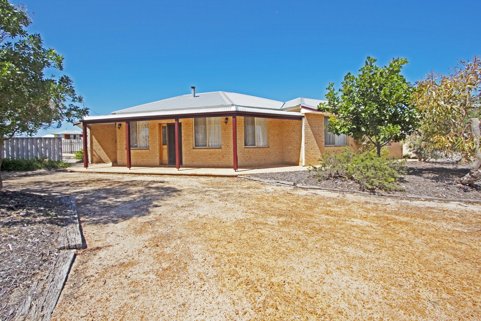 4 bedrooms House in 7 Corella Loop JURIEN BAY WA, 6516