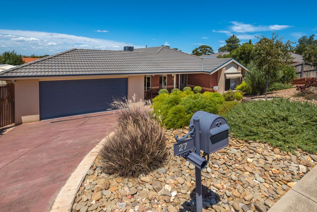 27 Carey Crescent, Bacchus Marsh VIC 3340, Image 2