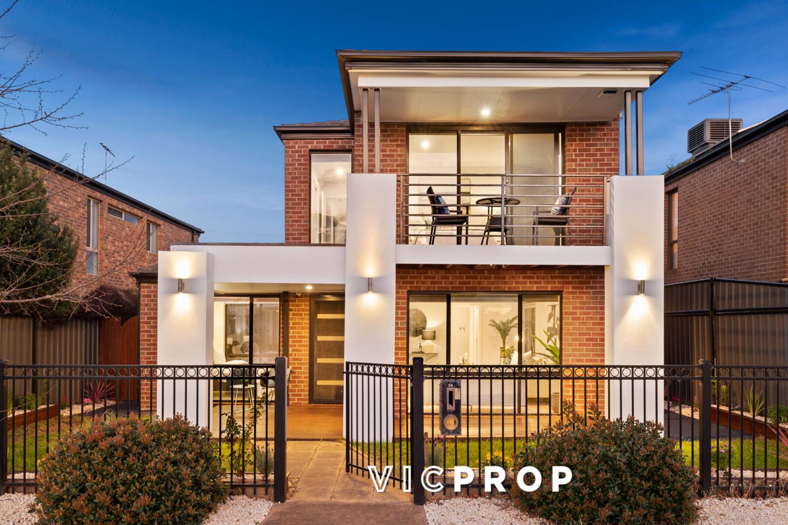 4 bedrooms House in 24 Mcculloch Walk POINT COOK VIC, 3030