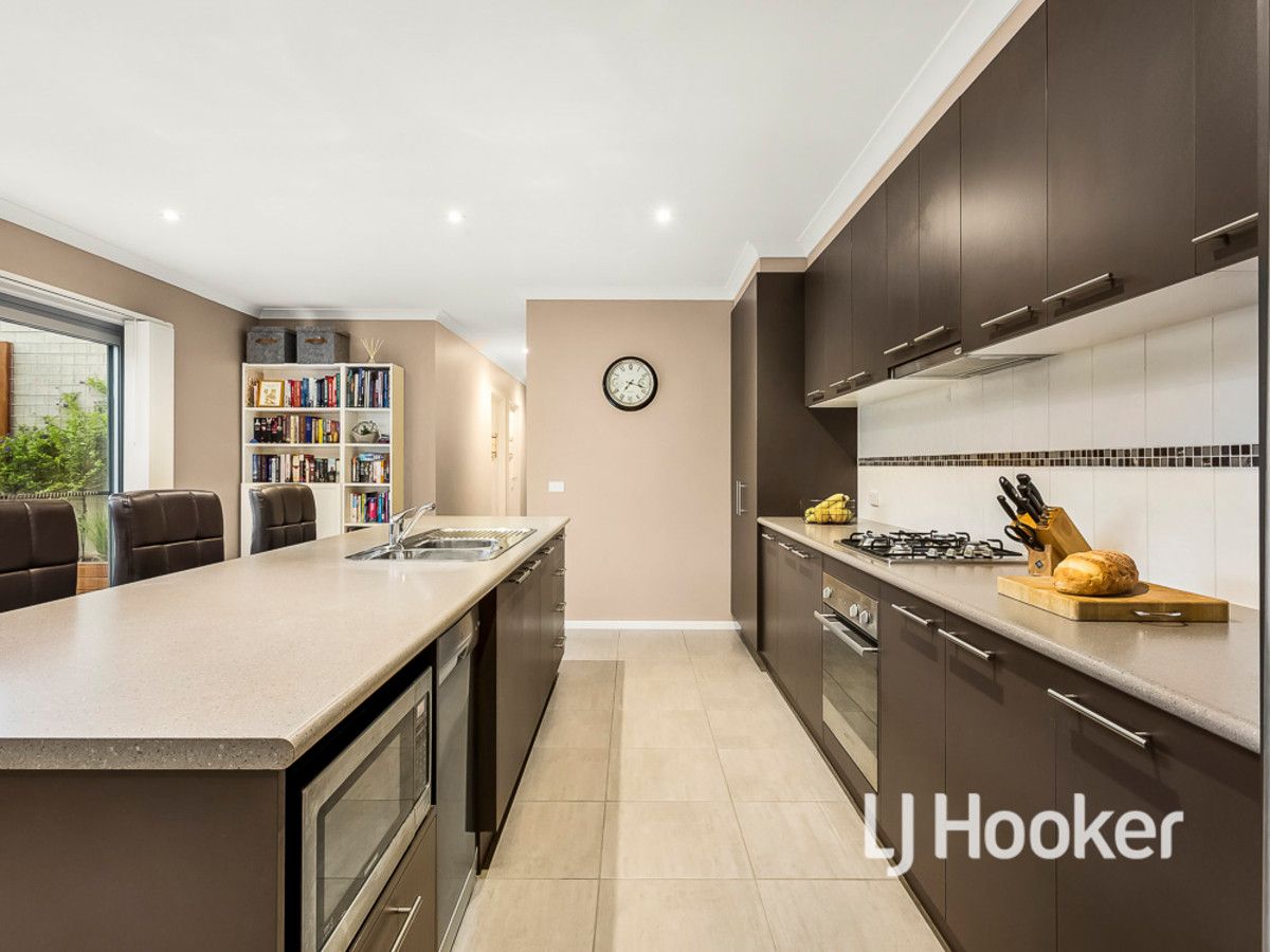 12 Eamon Walk, Williams Landing VIC 3027, Image 2