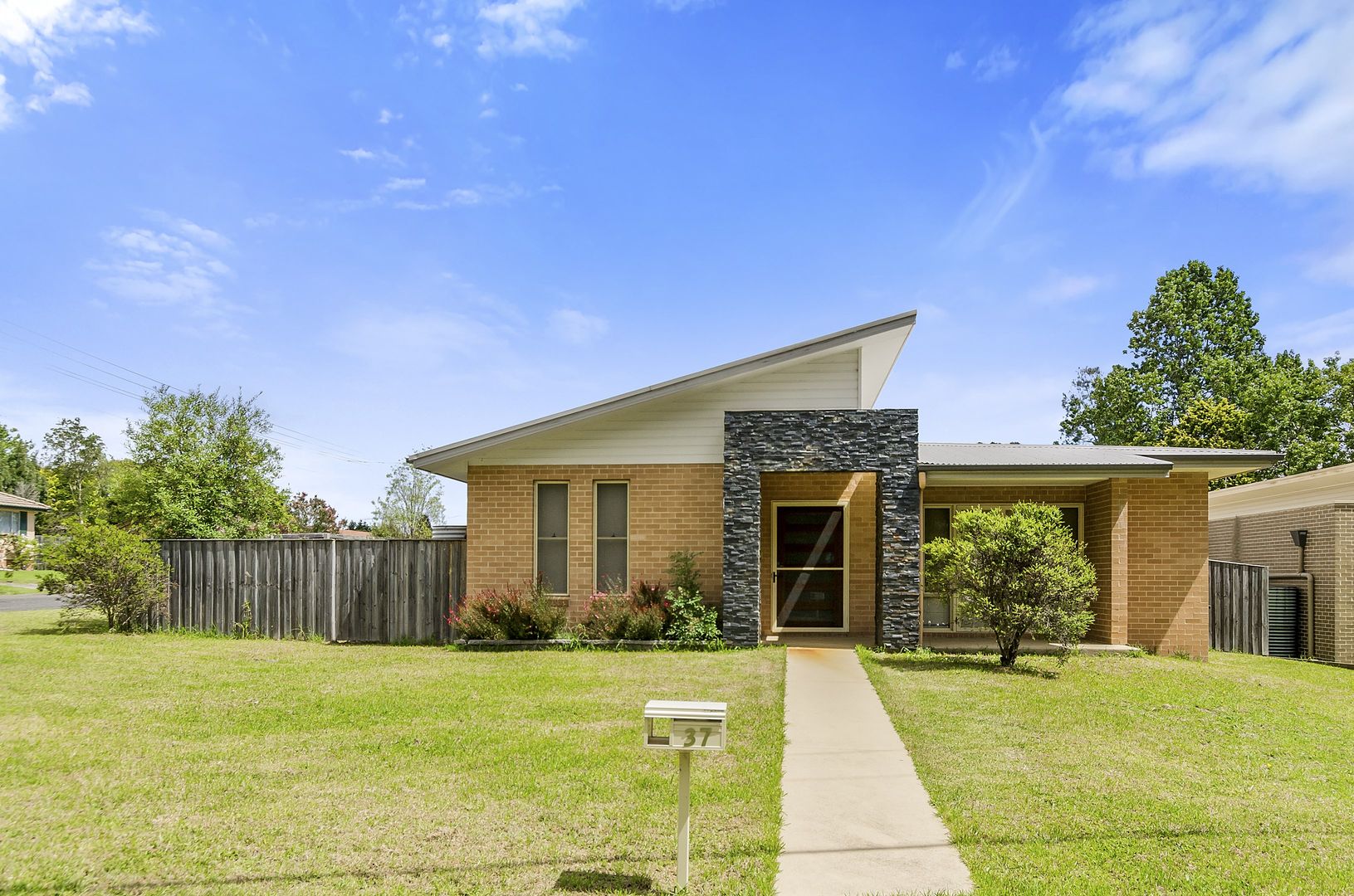 37-39 West Parade, Hill Top NSW 2575