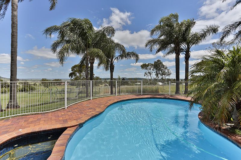 8 Coverdale Crescent, COTSWOLD HILLS QLD 4350, Image 1