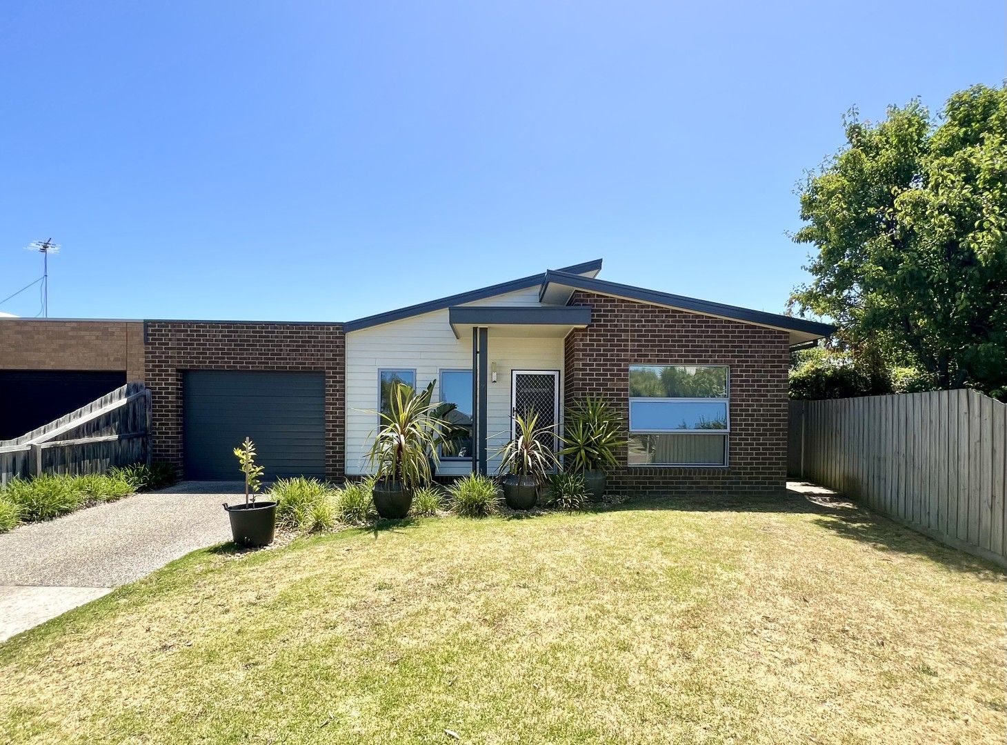 3 bedrooms House in 7 Lakeland Court POINT LONSDALE VIC, 3225