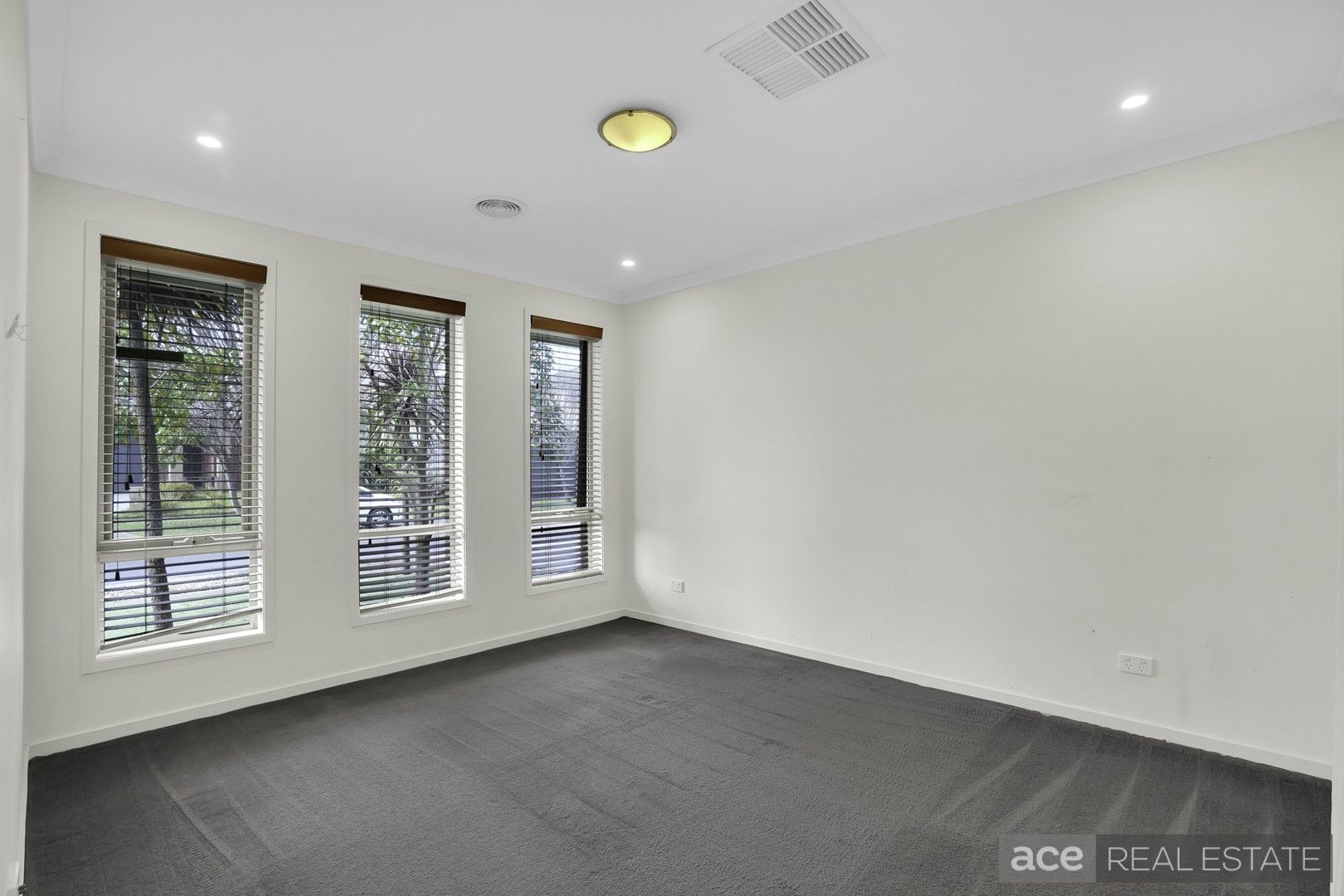 3 bedrooms House in 14 Airfield Grove POINT COOK VIC, 3030