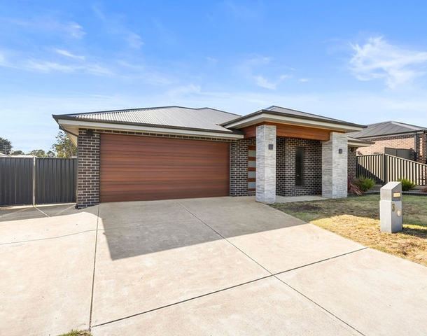 3 Hill Top Road, Brown Hill VIC 3350
