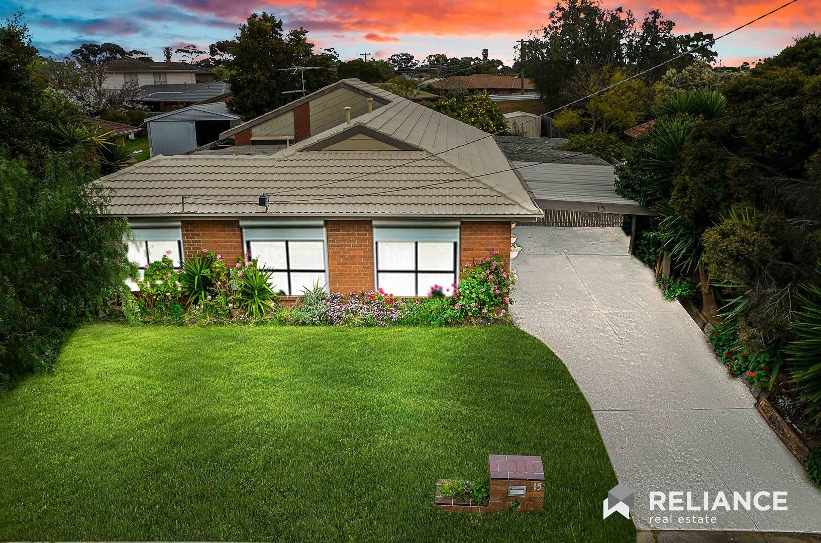 15 Queensbury Way, Werribee VIC 3030 Domain