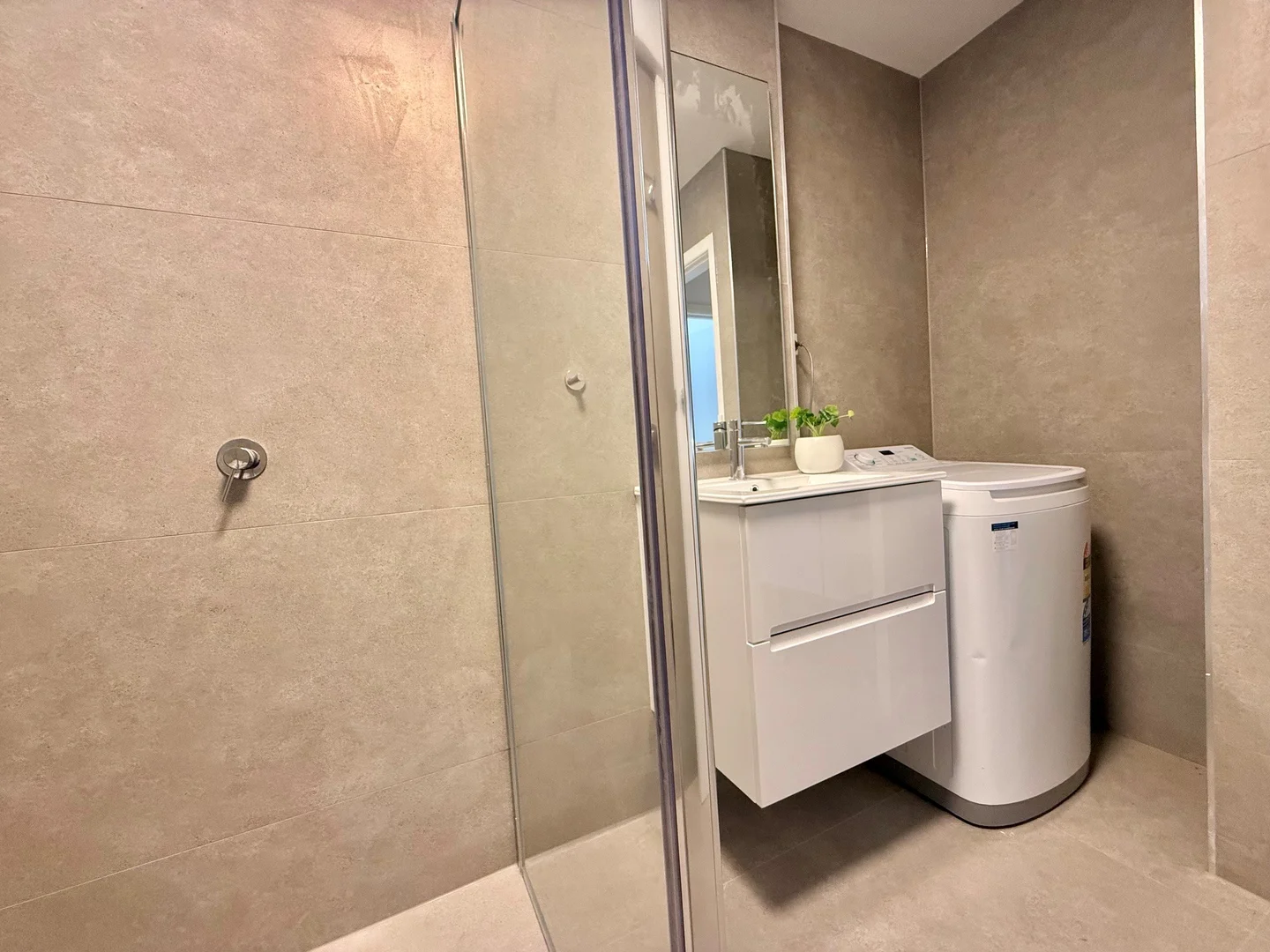 Additional image 5 of 2/118 Holmes Road, Moonee Ponds VIC 3039