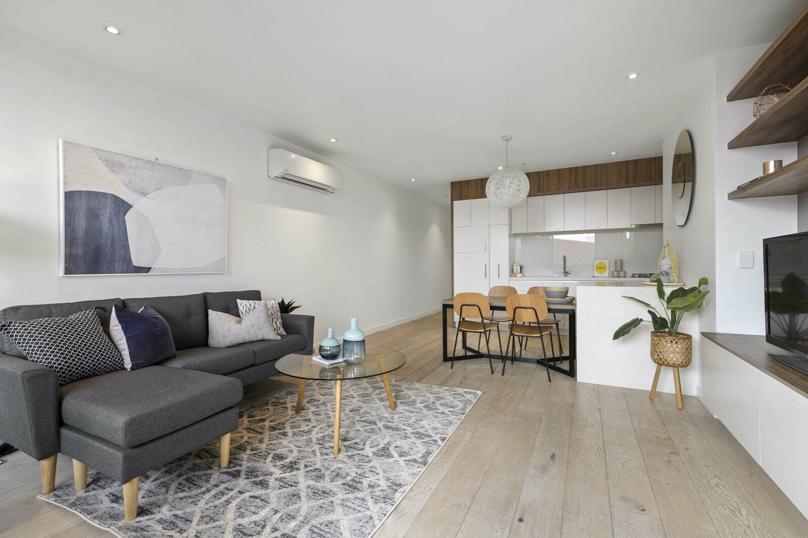 2 bedrooms Apartment / Unit / Flat in 203/10 Martin Street ST KILDA VIC, 3182