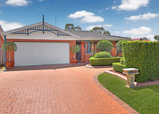 7 Ellesmere Court, Wattle Grove NSW 2173