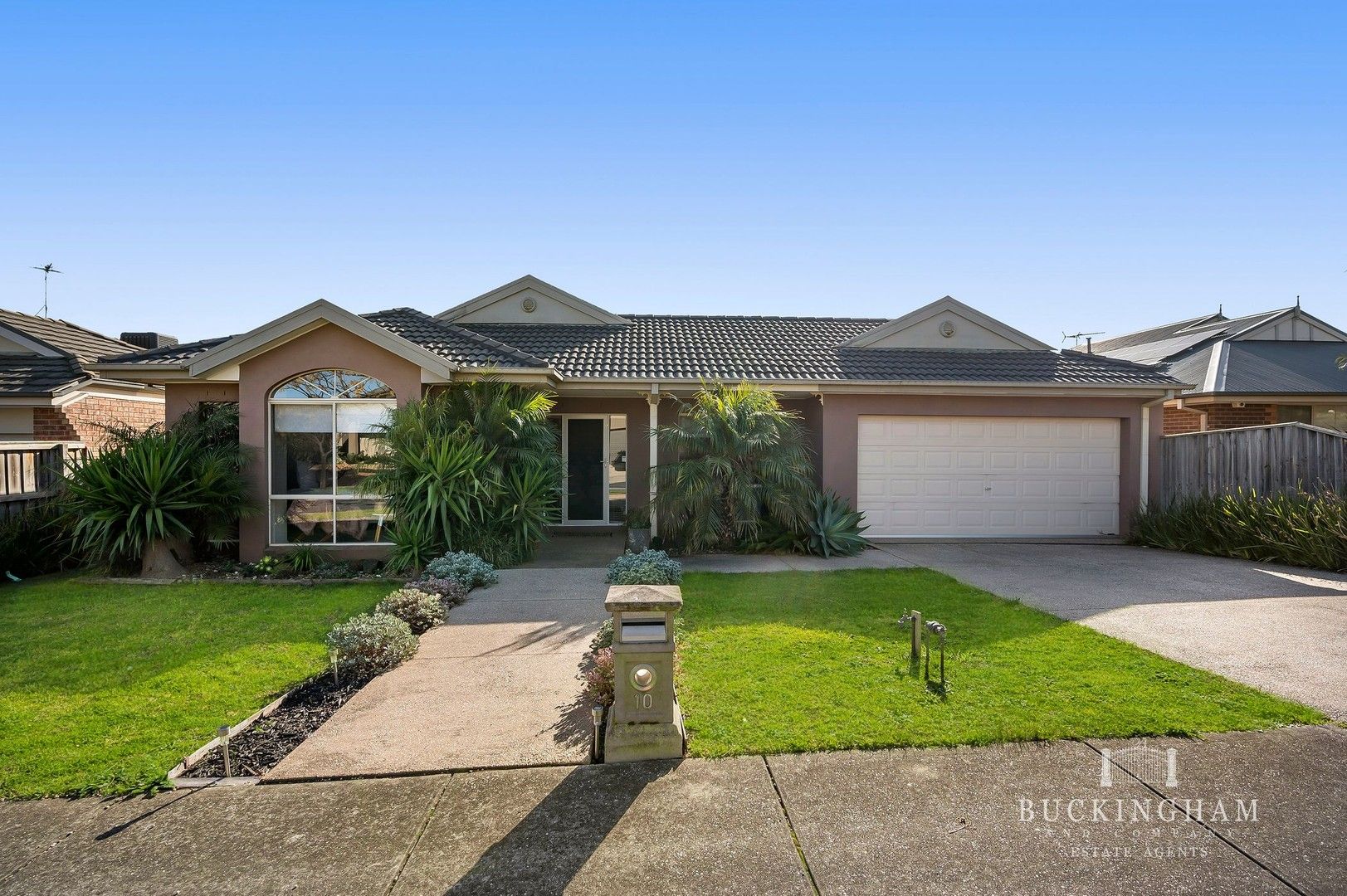 4 bedrooms House in 10 Shorthorn Crescent DOREEN VIC, 3754