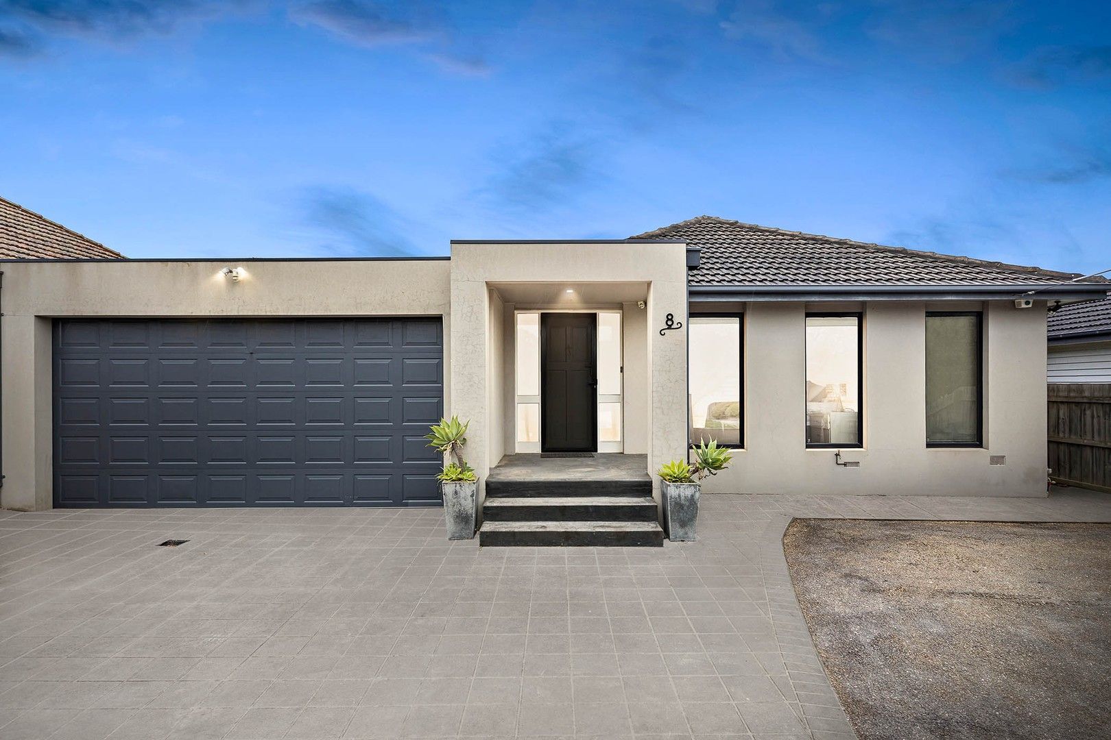 4 bedrooms House in 8 Farm Road OAKLEIGH SOUTH VIC, 3167