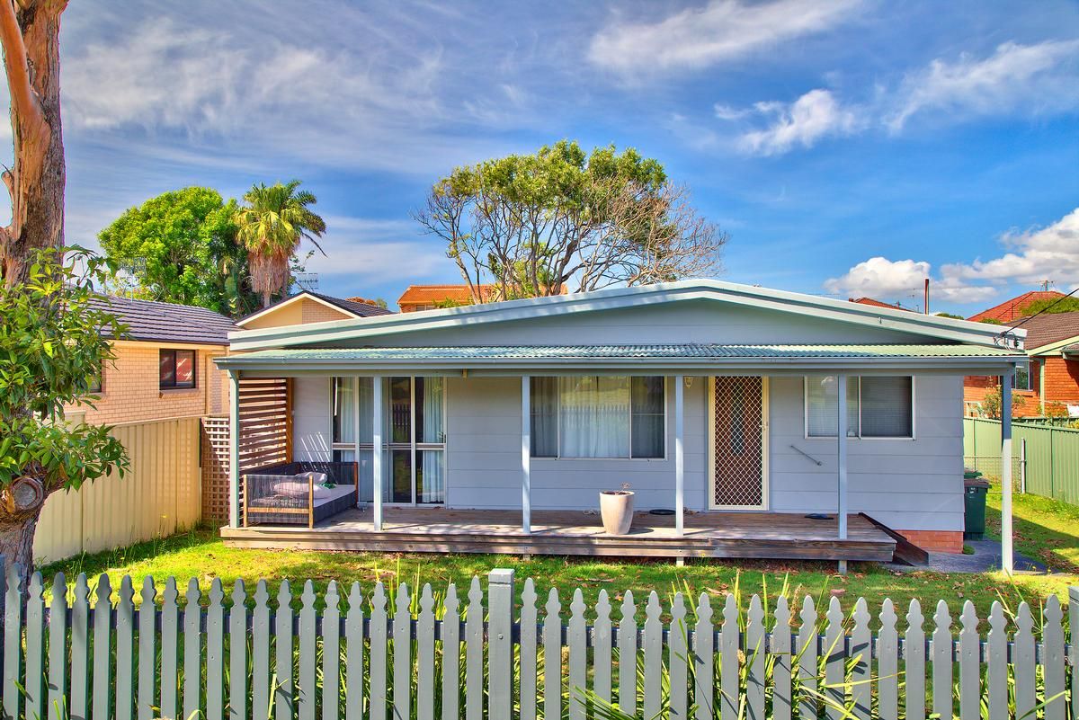 11 Karooah Avenue, Blue Bay NSW 2261, Image 0