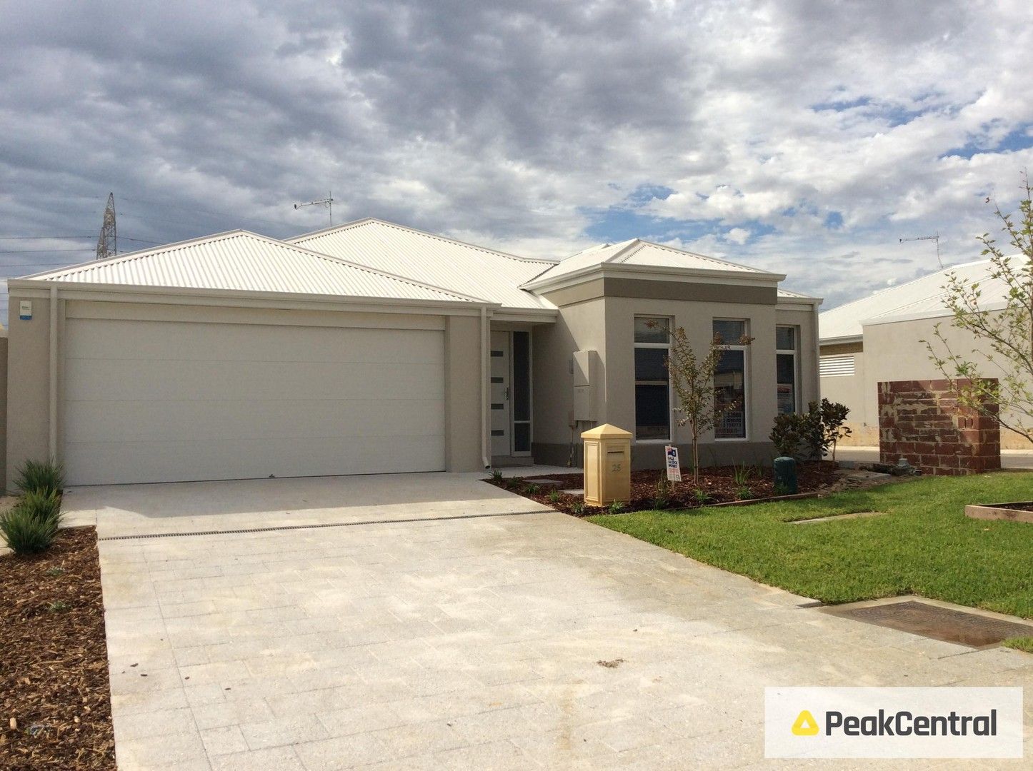 3 bedrooms House in 25 Barfield Road HAMMOND PARK WA, 6164