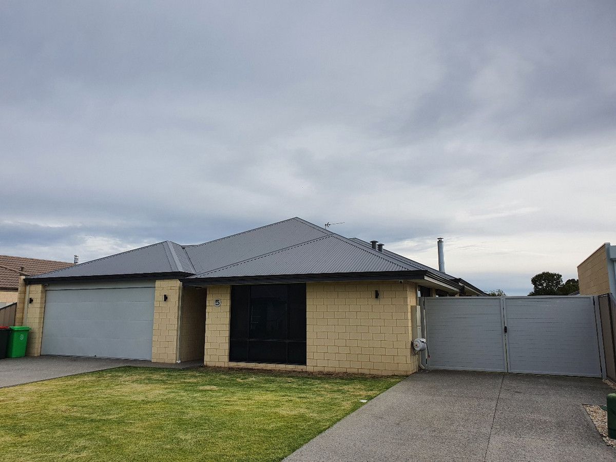 4 bedrooms House in 5 Binfield Street AUSTRALIND WA, 6233