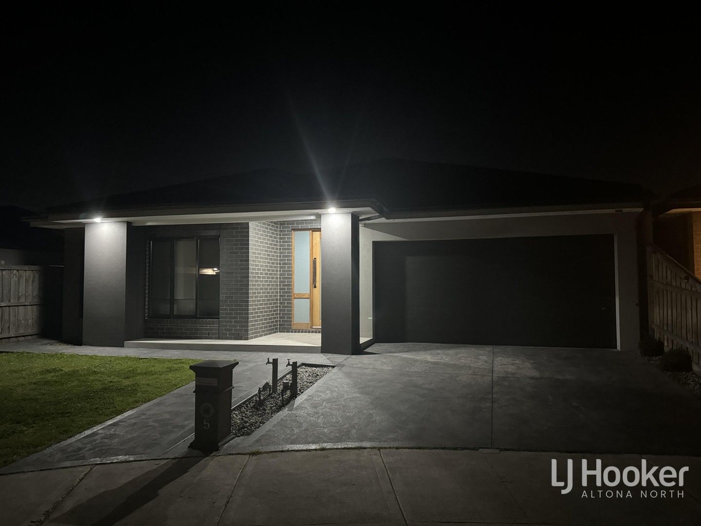 3 bedrooms House in 5 Guddi Court GREENVALE VIC, 3059