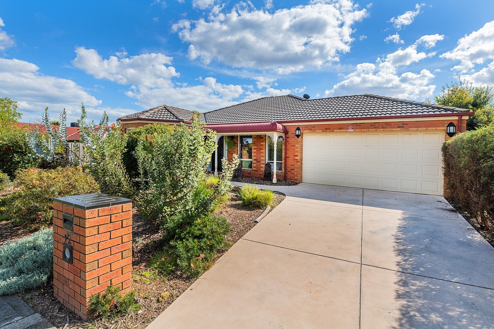 5 bedrooms House in 42 Mccubbin Way BERWICK VIC, 3806