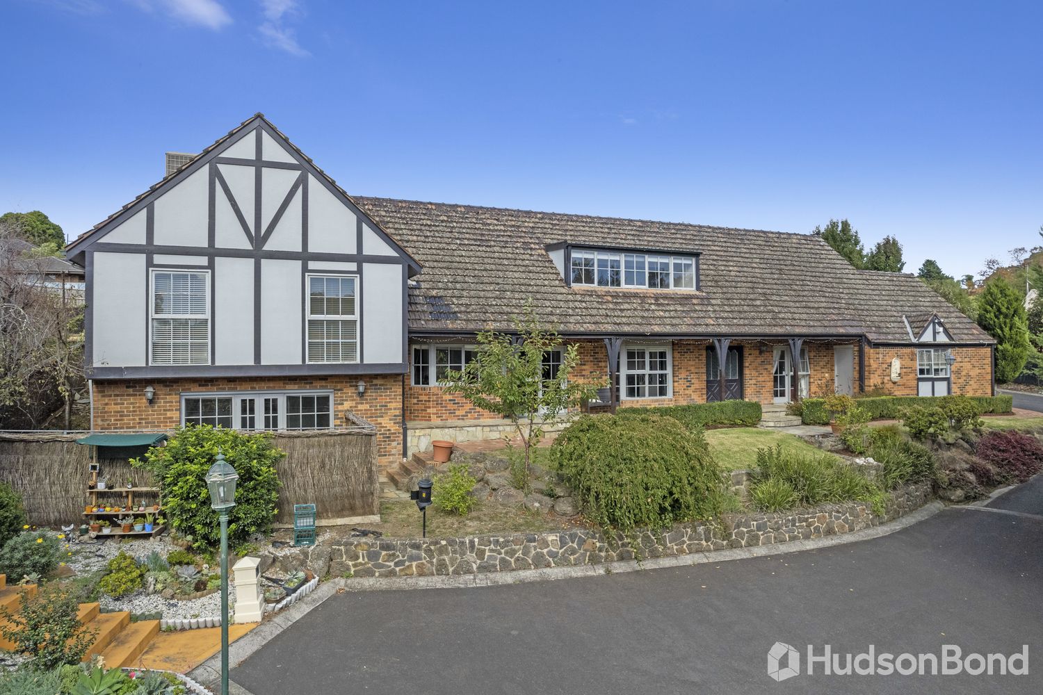 5 bedrooms House in 5 Gum Ridge Close TEMPLESTOWE VIC, 3106