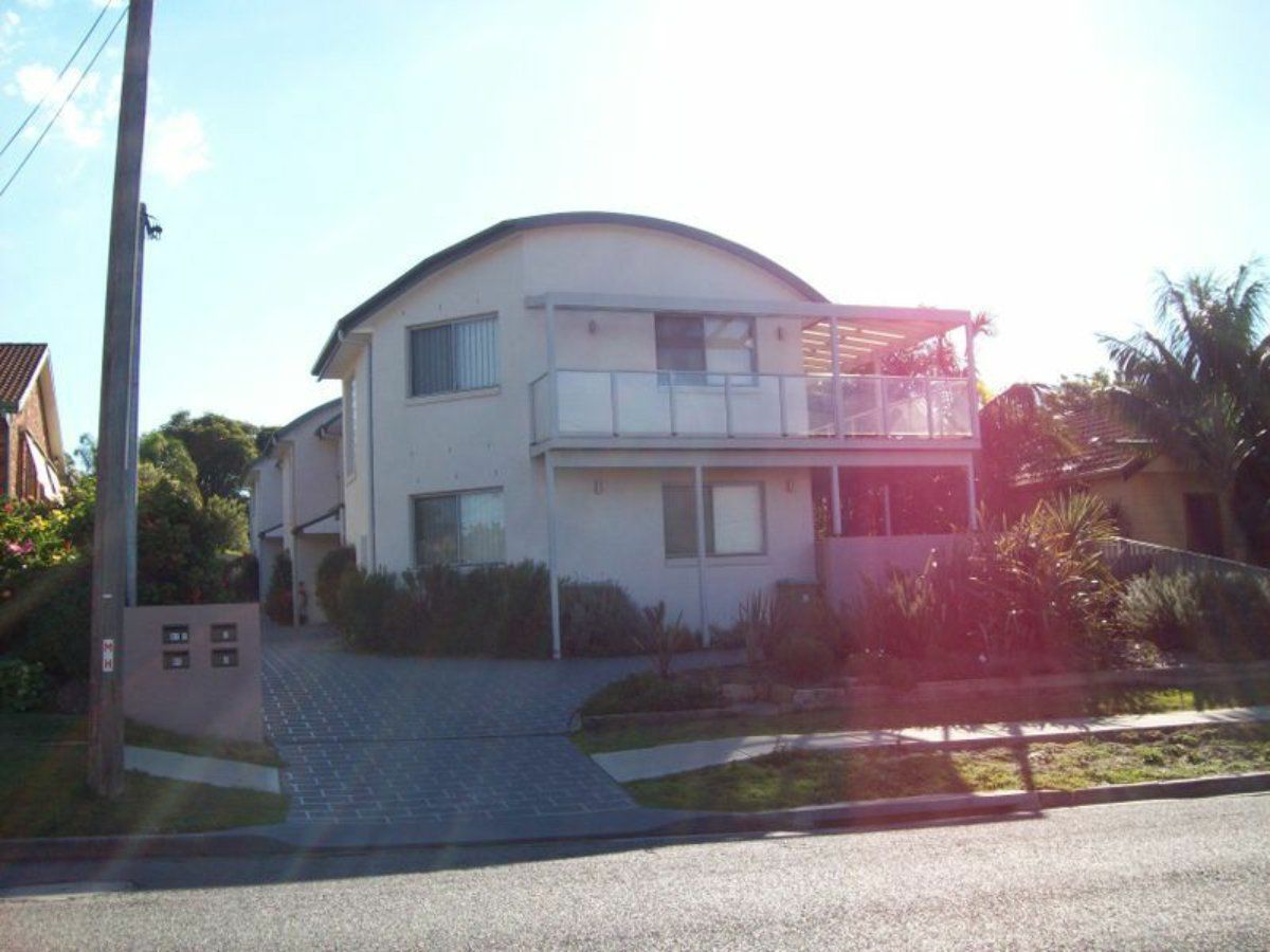 3 bedrooms Townhouse in 2/91 Bay Road BLUE BAY NSW, 2261