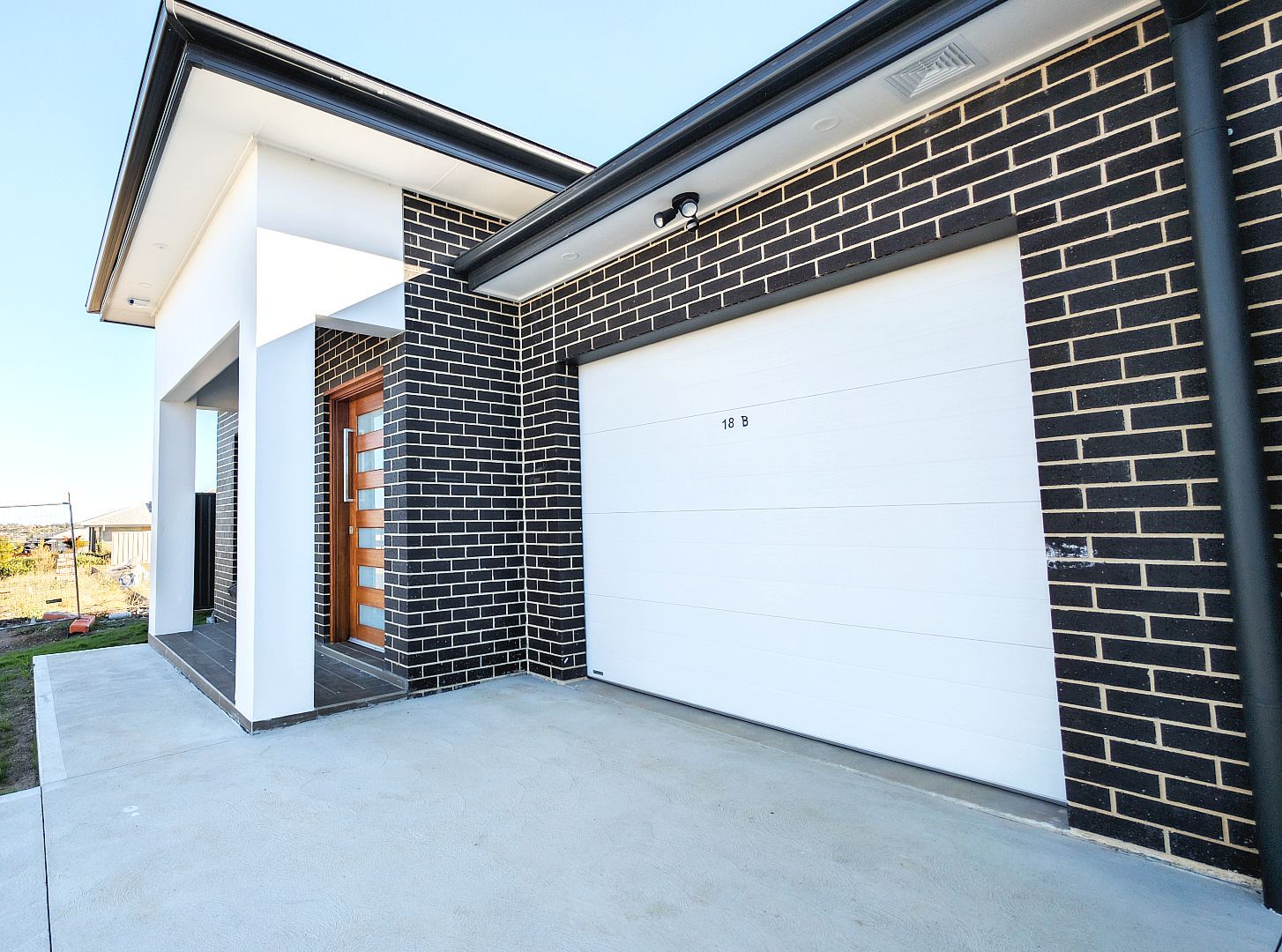 2/18 Aston Martin Drive, Goulburn NSW 2580, Image 2