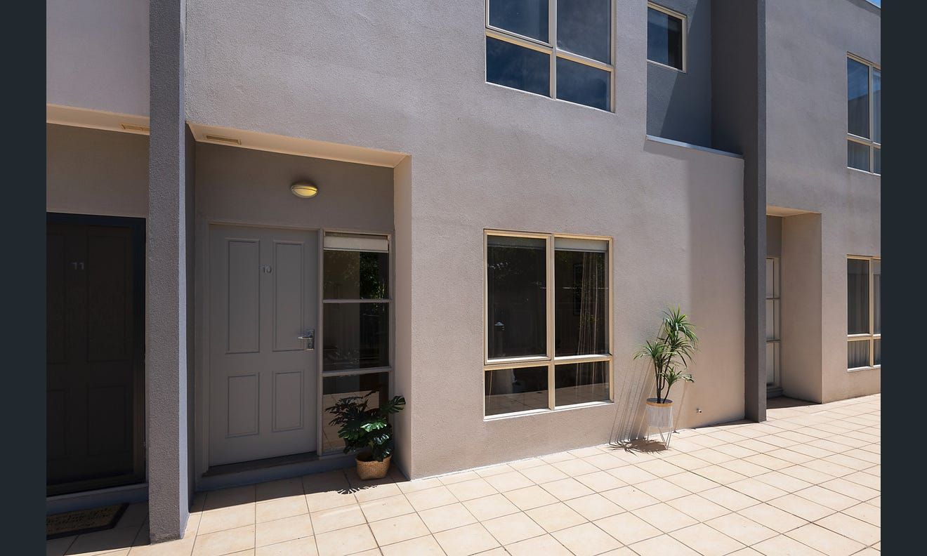 3 bedrooms Townhouse in 10/2 Scott Street ESSENDON VIC, 3040