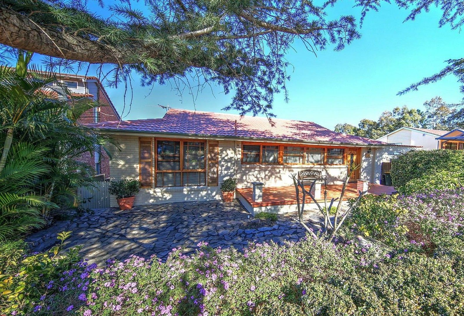 5 bedrooms House in 5 Bilpin Pl BOSSLEY PARK NSW, 2176