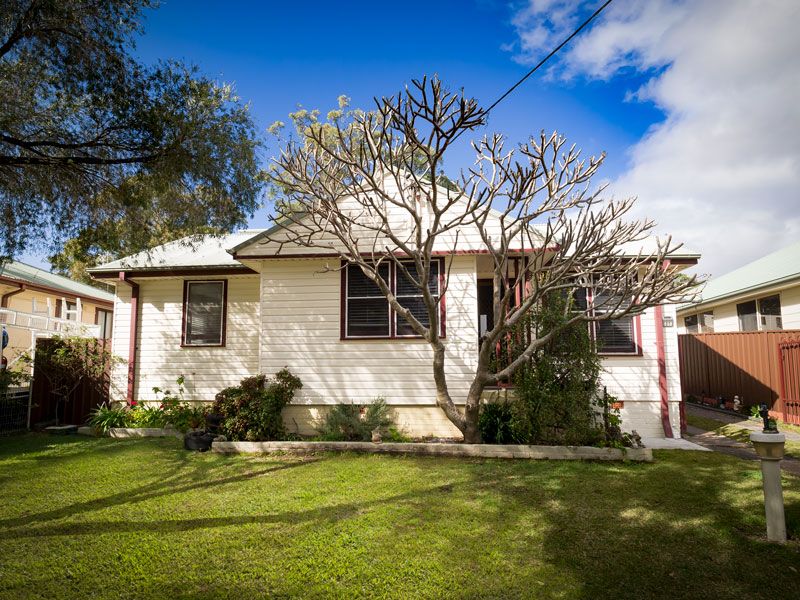 31 Catherine Street, Mannering Park NSW 2259, Image 0