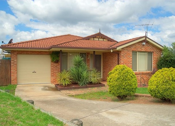 10 Osburn Place, St Helens Park NSW 2560