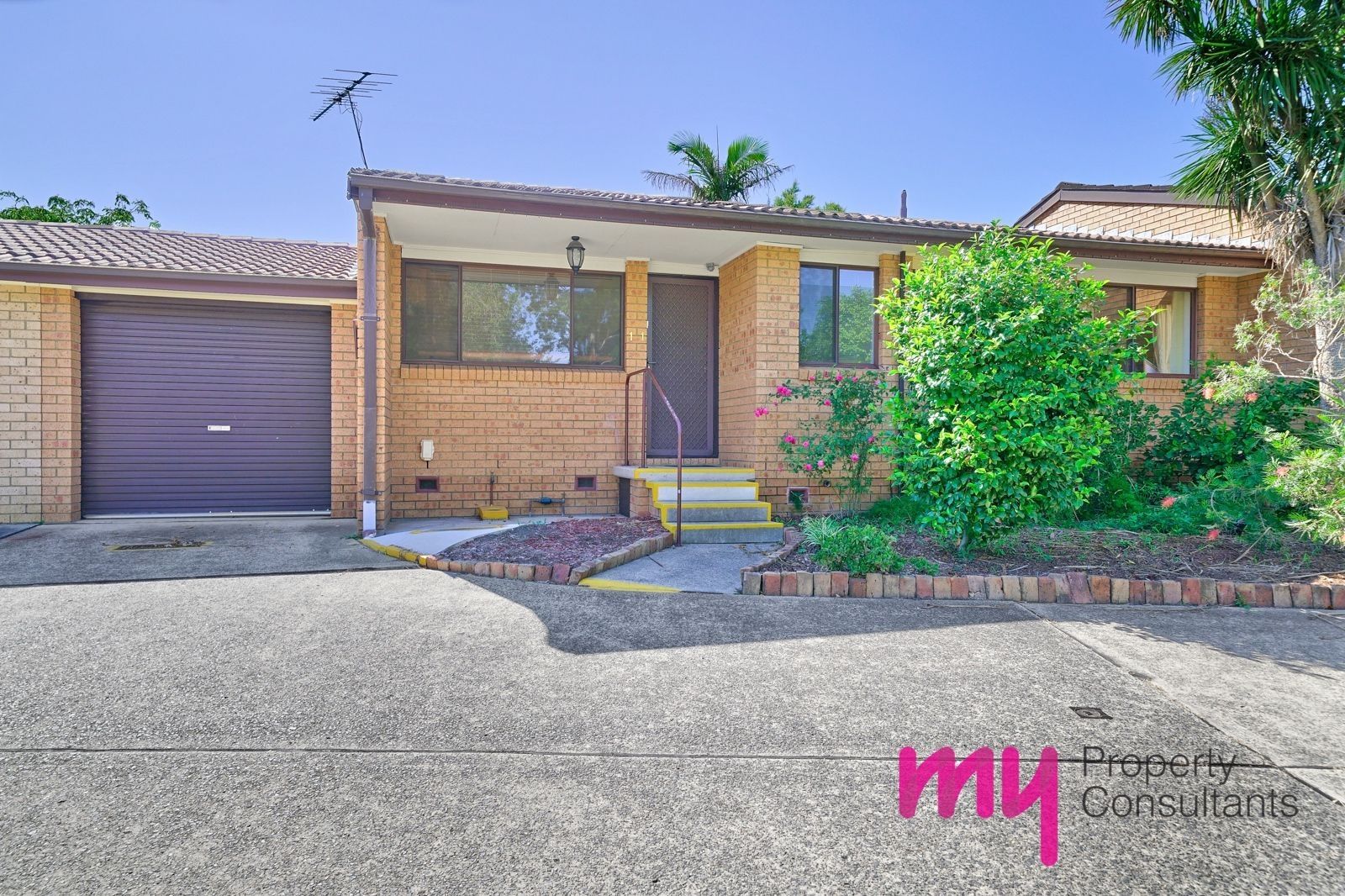 3 bedrooms Villa in 11/224 Harrow Road GLENFIELD NSW, 2167