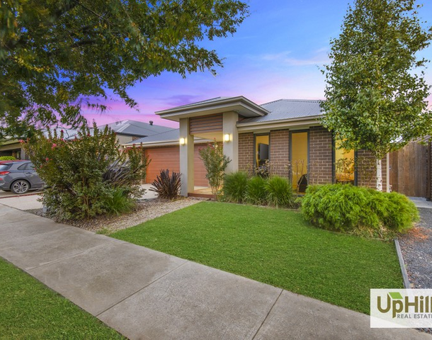 18 Thoroughbred Drive, Clyde North VIC 3978