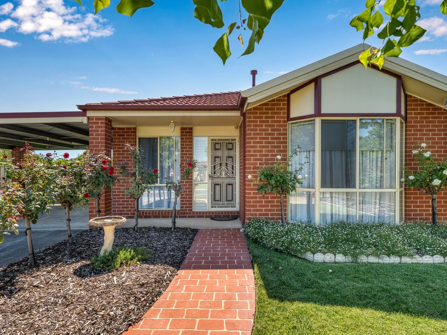 4 bedrooms House in 11 Monash Drive WANGARATTA VIC, 3677