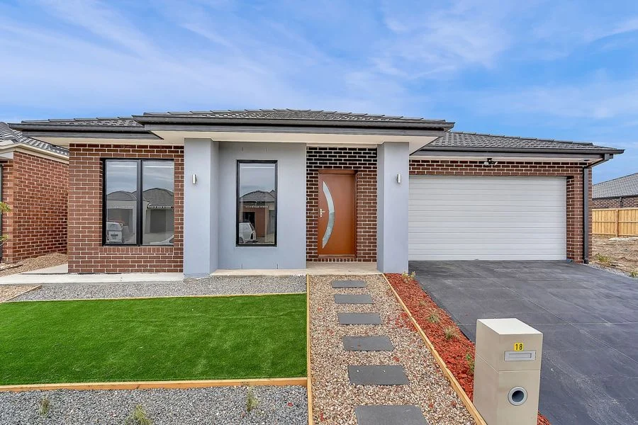 18 Oasis Avenue, Mickleham VIC 3064