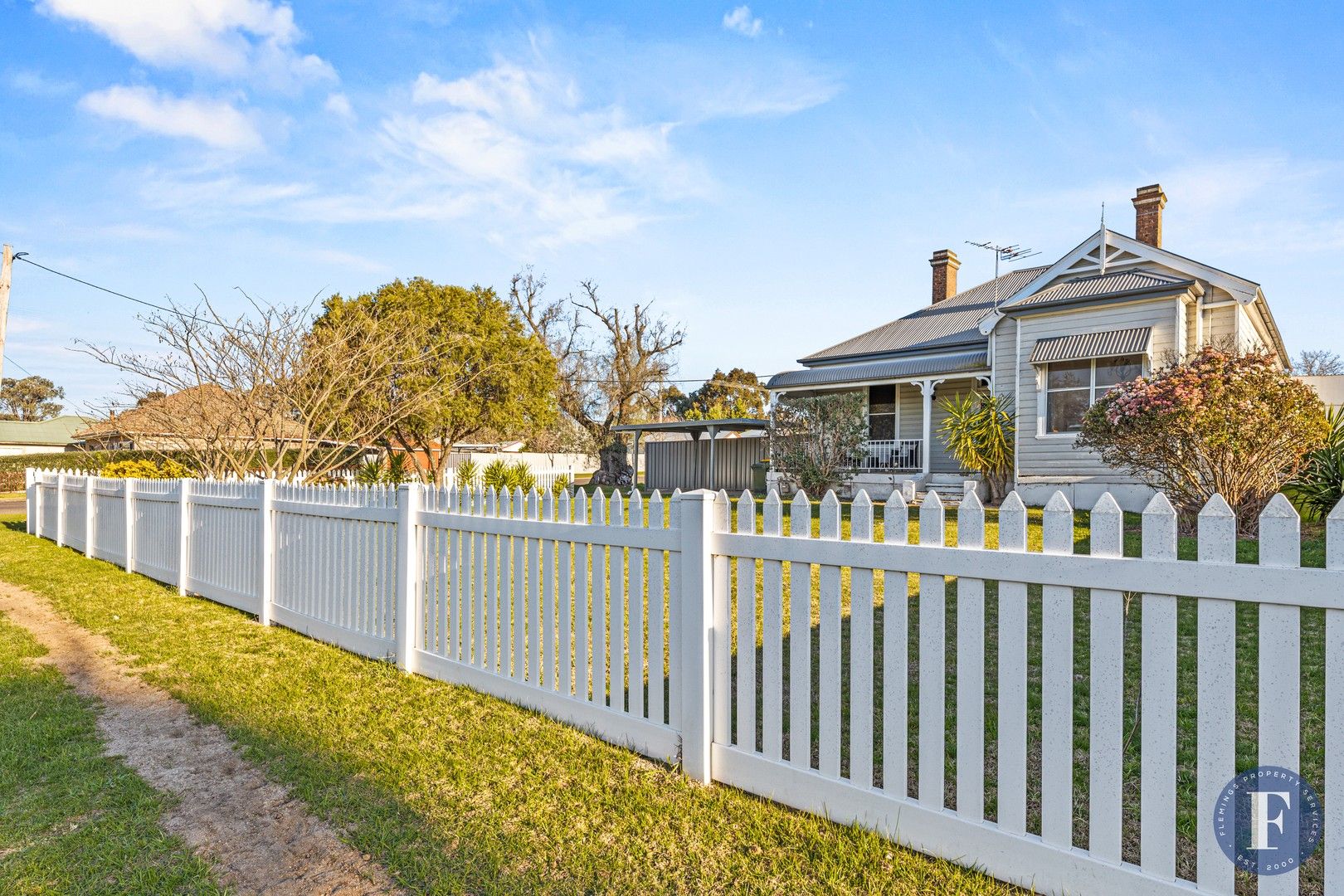 3 bedrooms House in 14 Currawong Street YOUNG NSW, 2594