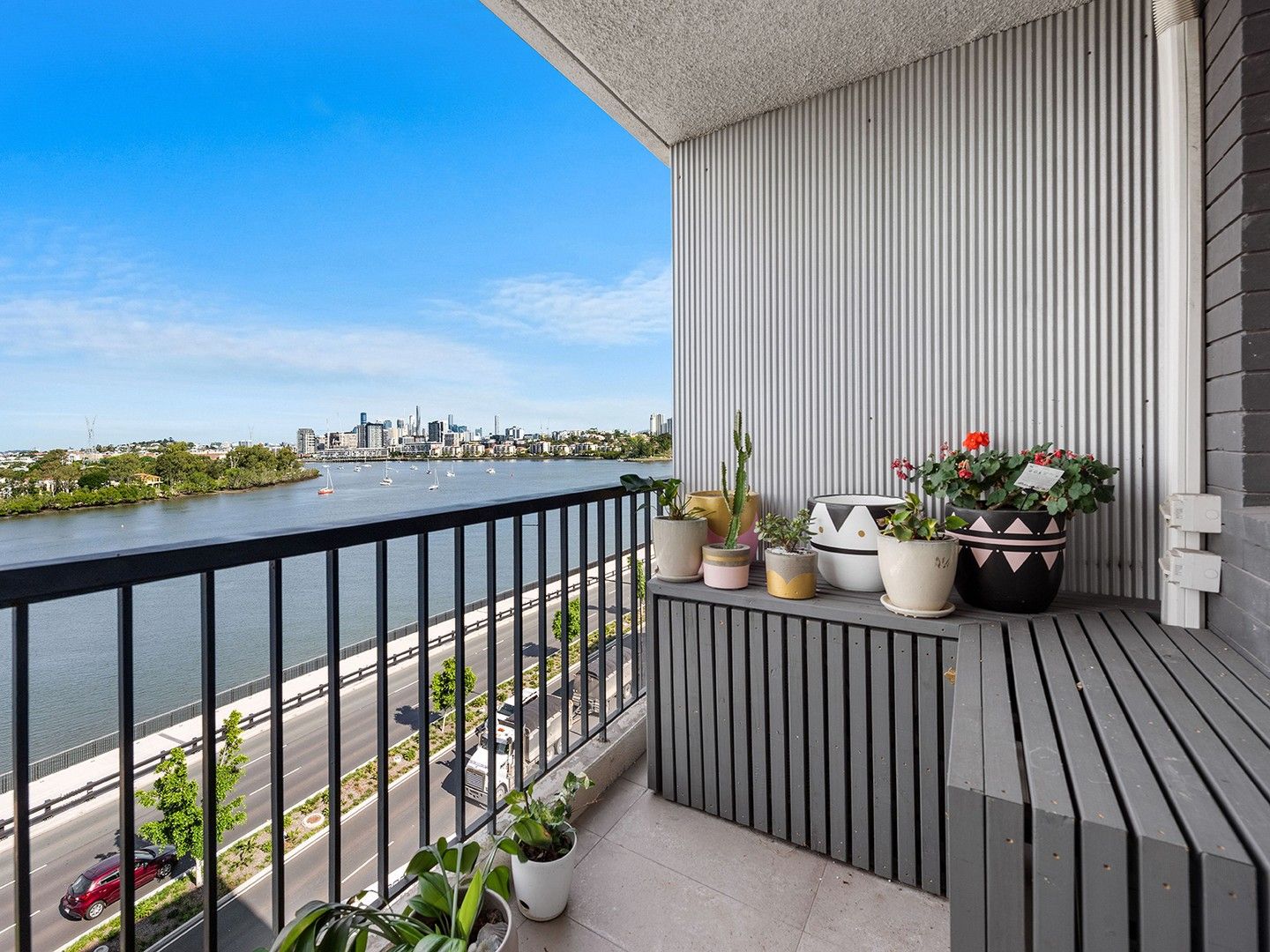 2 bedrooms Apartment / Unit / Flat in 8/55 Hillside  Crescent HAMILTON QLD, 4007