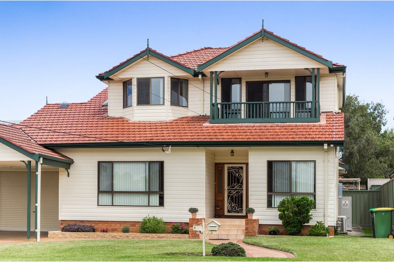 9 Burns Road, Picnic Point NSW 2213