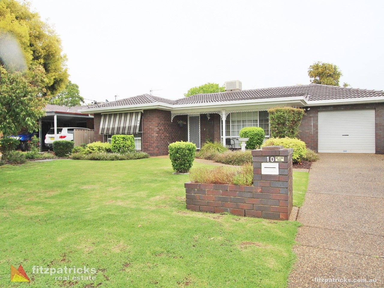 4 bedrooms House in 10 Nicholi Crescent LAKE ALBERT NSW, 2650