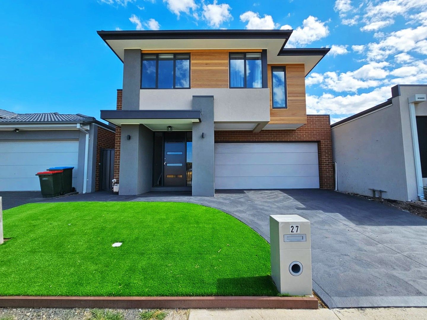 4 bedrooms House in 27 Wollahra Rise WYNDHAM VALE VIC, 3024
