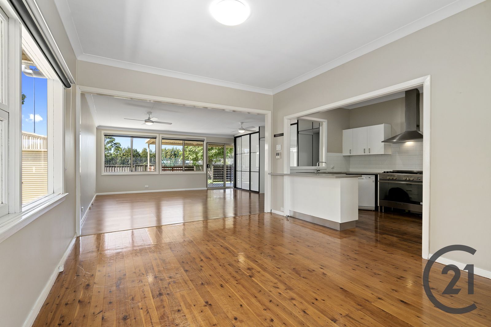 15 Weir Crescent, Lurnea NSW 2170, Image 2