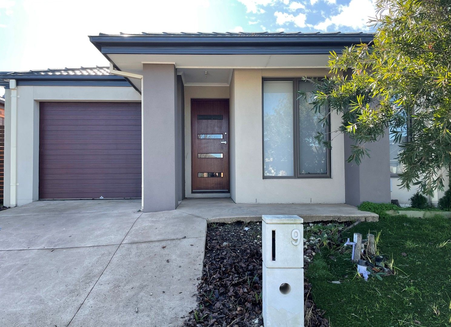 3 bedrooms House in 9 Honeydew Street CRAIGIEBURN VIC, 3064