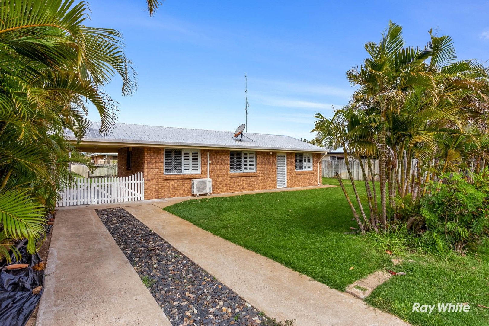 2 bedrooms House in 1033 Scenic Highway KINKA BEACH QLD, 4703