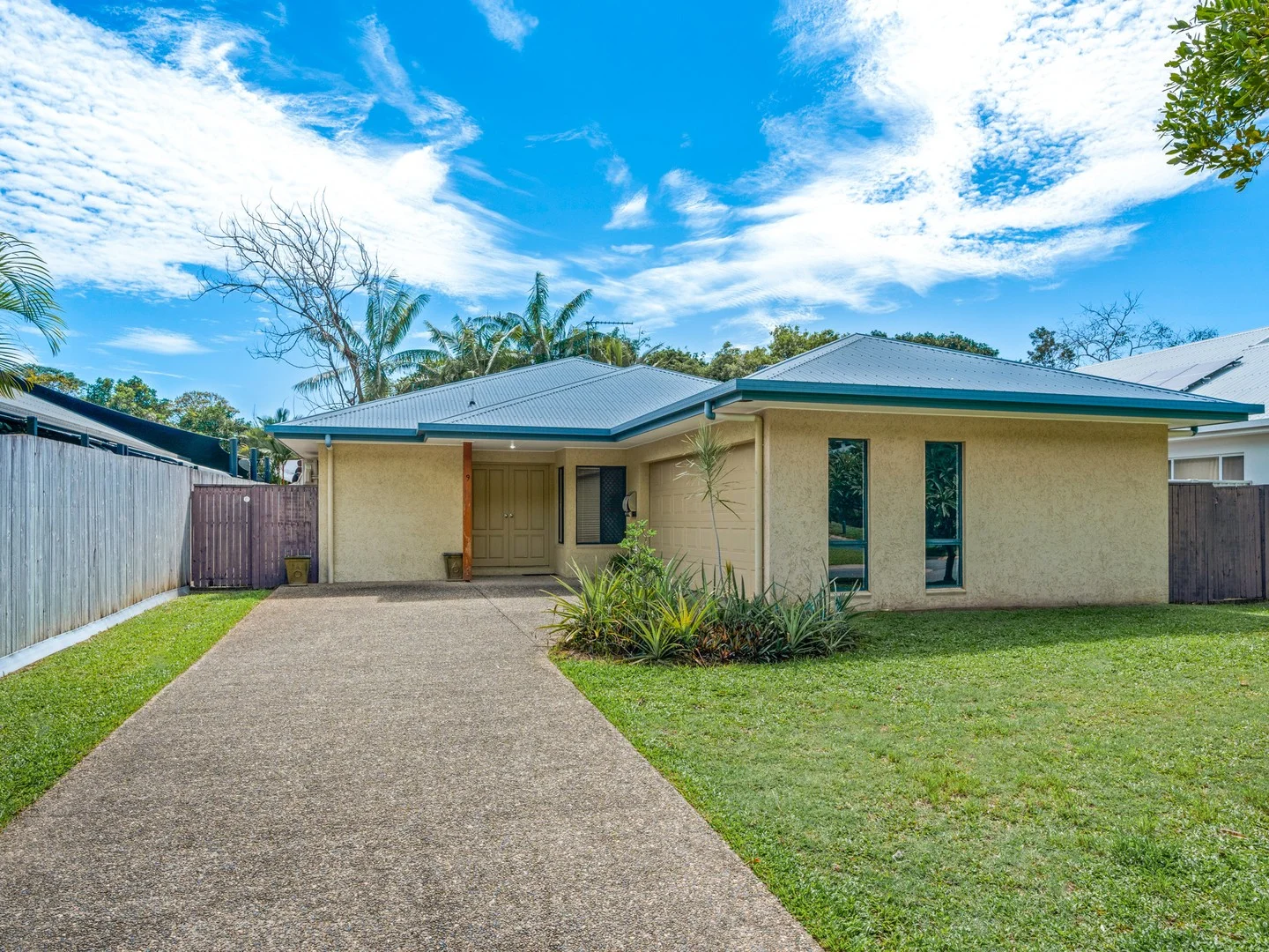 9 Palmetto Street, Palm Cove QLD 4879