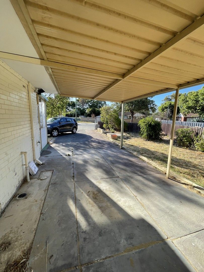 3 bedrooms House in 6 Dawson Street ARMADALE WA, 6112