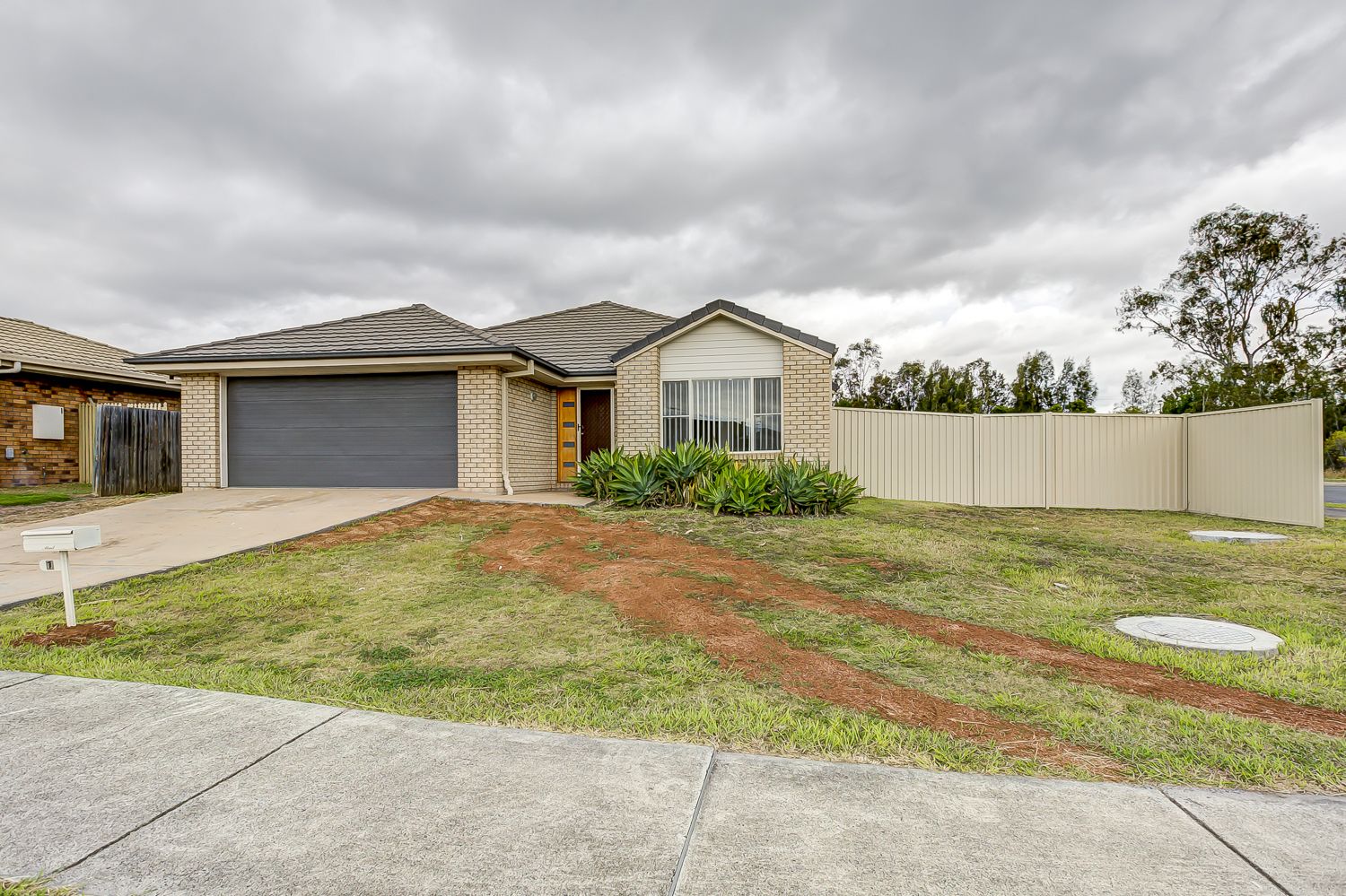 4 bedrooms House in 1 Dornoch Crescent RACEVIEW QLD, 4305