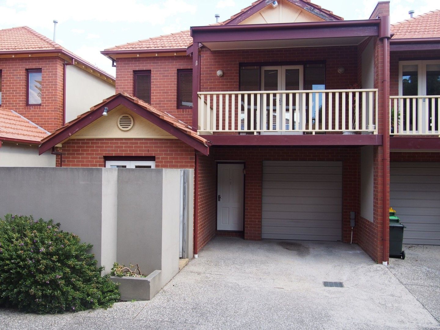3 bedrooms Townhouse in 2/27 Rose St IVANHOE VIC, 3079