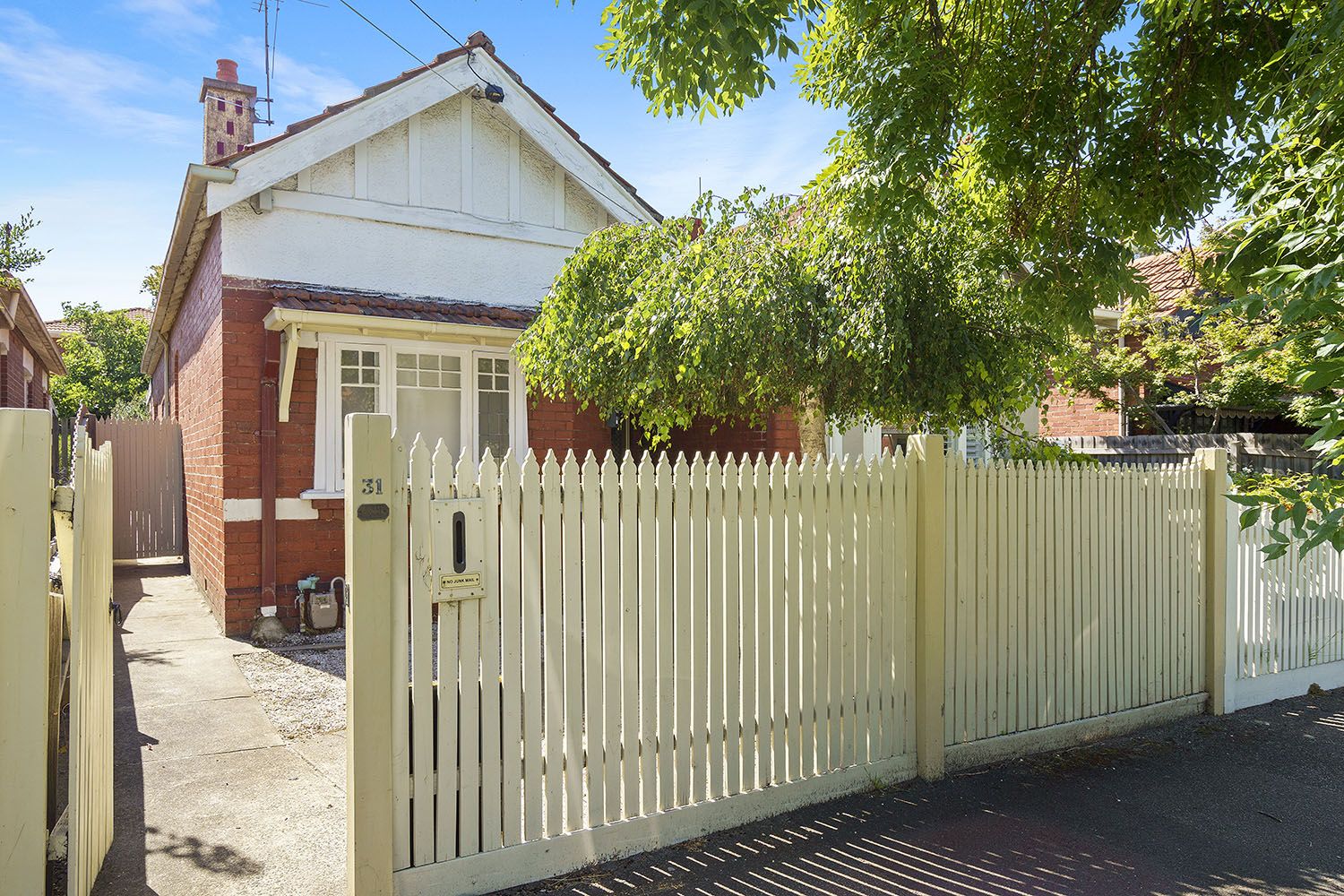 2 bedrooms House in 31 Banole Avenue PRAHRAN VIC, 3181