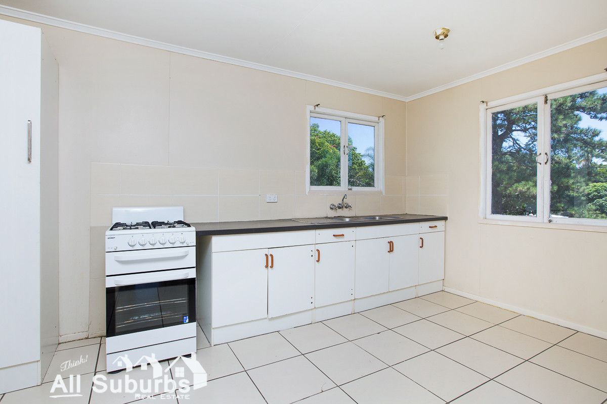 177 Jacaranda Avenue, Kingston QLD 4114, Image 2