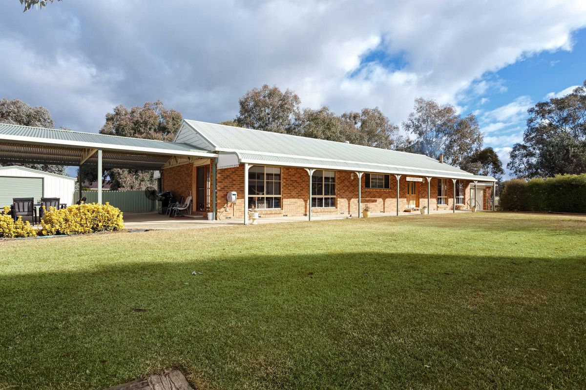 137 Main Street, Lake Albert NSW 2650