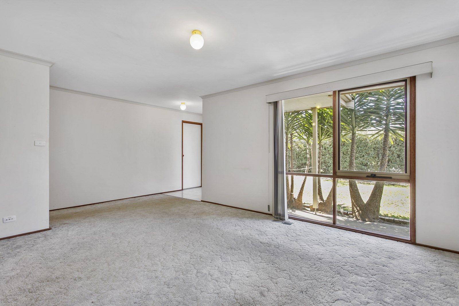 71 Bellevue Drive, Berwick VIC 3806, Image 2